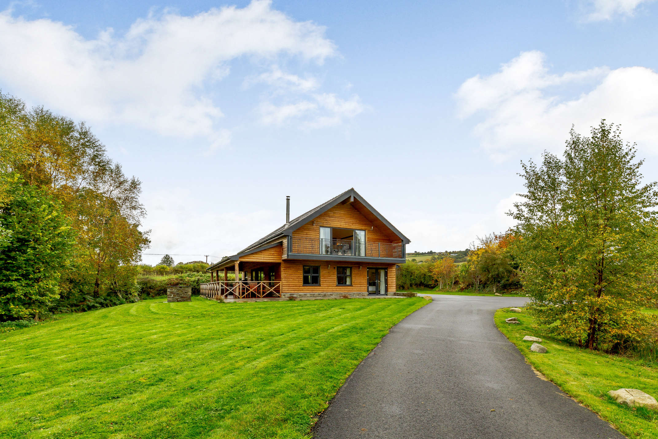 Rhosllyn Retreats Rhayader Lodges With Hot Tub